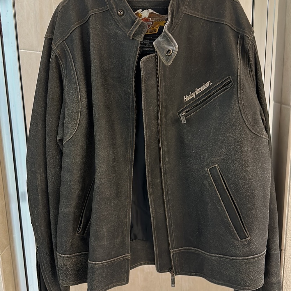 Harley-Davidson jacket. Genuine leather body and 100% polyester lining. Size L